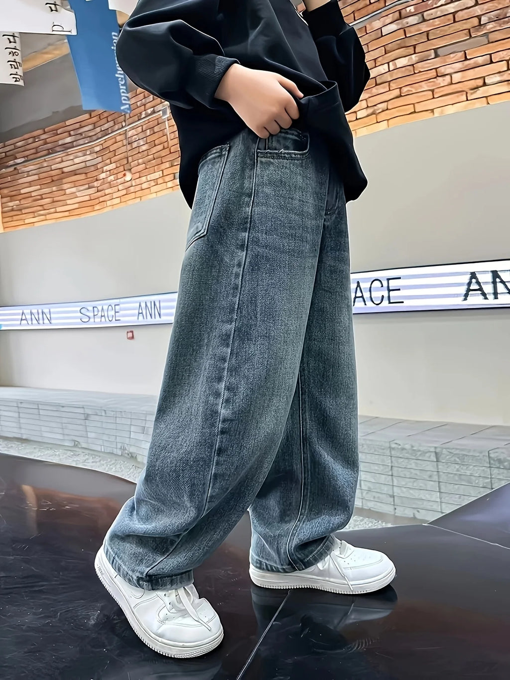 Boy's fashionable street-wear versatile and stylish loose jeans, casual long pants for daily wear