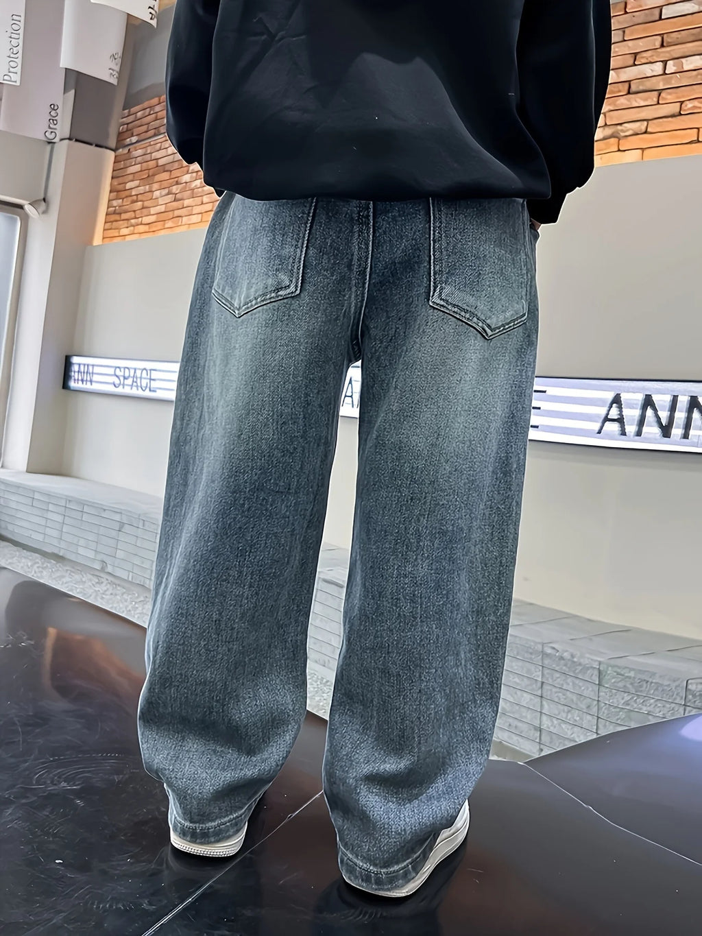 Boy's fashionable street-wear versatile and stylish loose jeans, casual long pants for daily wear