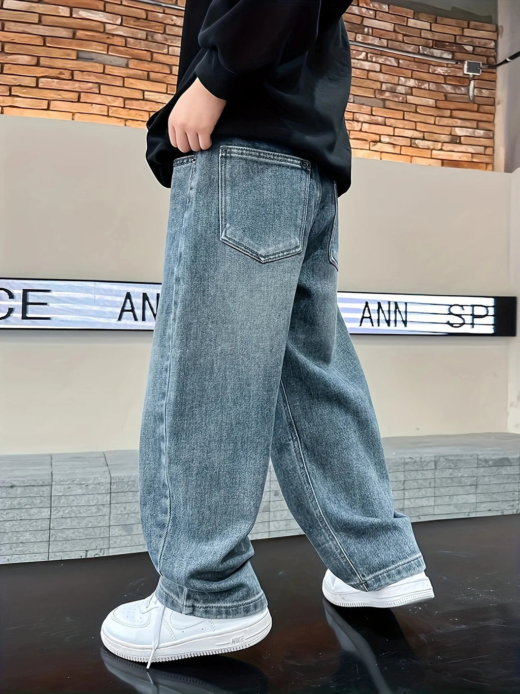 Boy's fashionable street-wear versatile and stylish loose jeans, casual long pants for daily wear